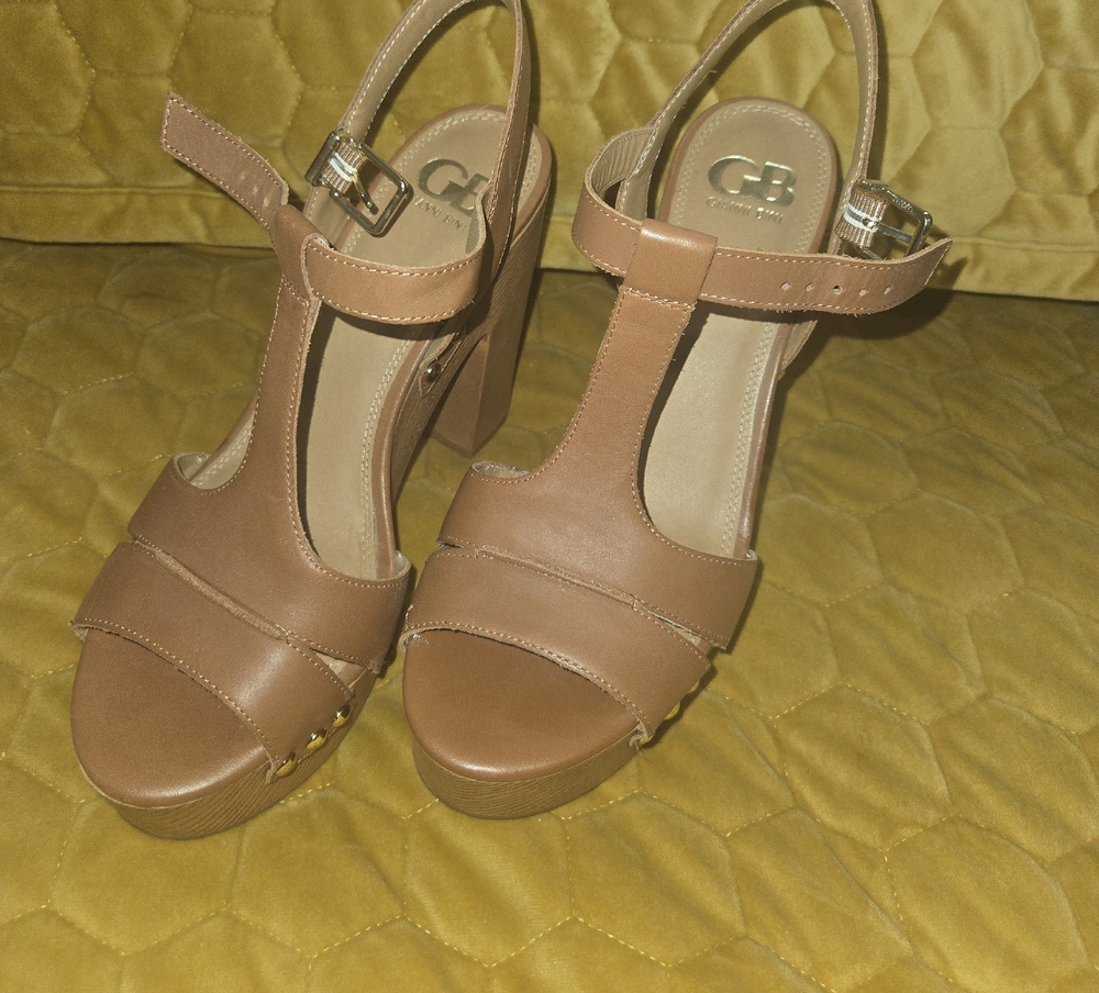 Gianni Bini Brown Platform Heels